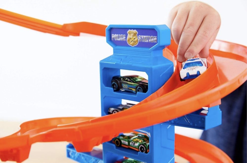 Hot Wheels super ultimate garage play set з горилою