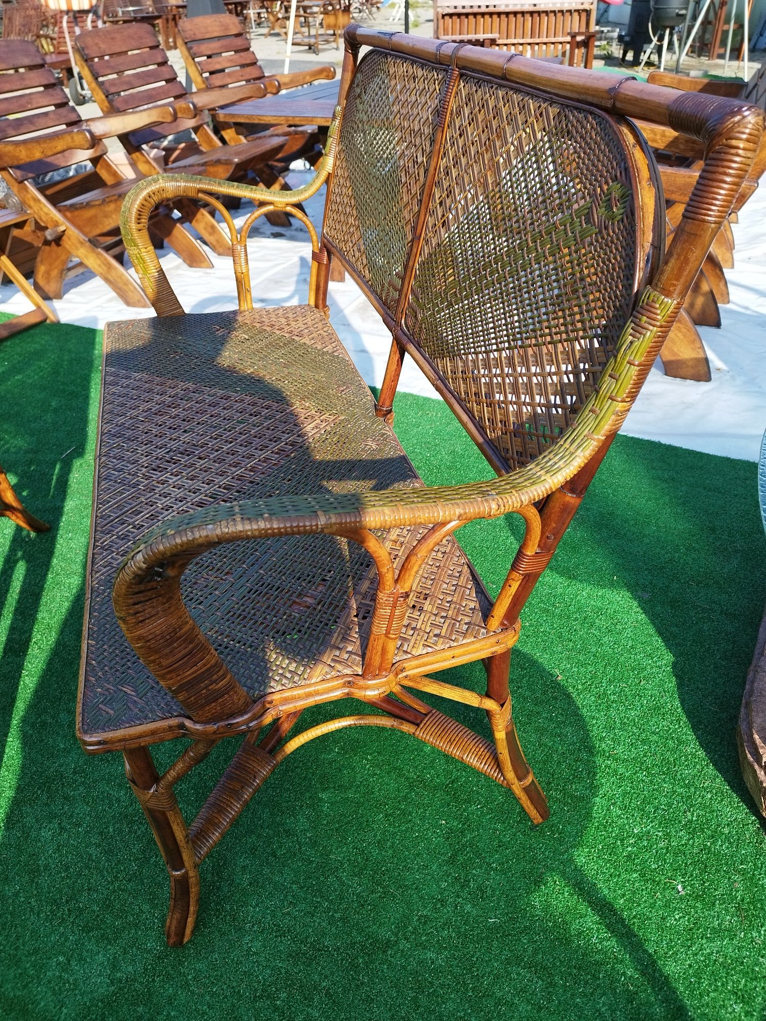 meble ogrodowe rattanowe stylowe ławka i stół