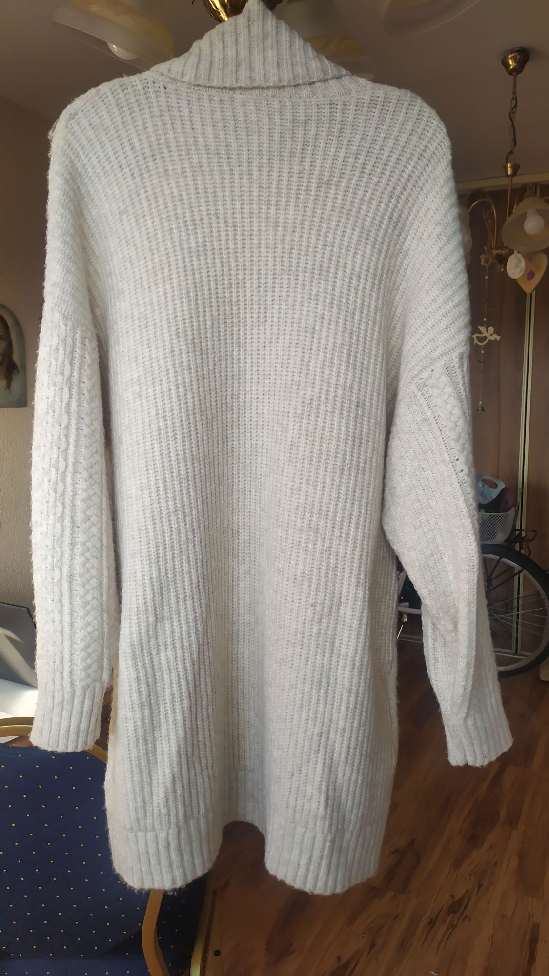 Sweter kremowy z golfem,piękny wzór ,XL, 2xL