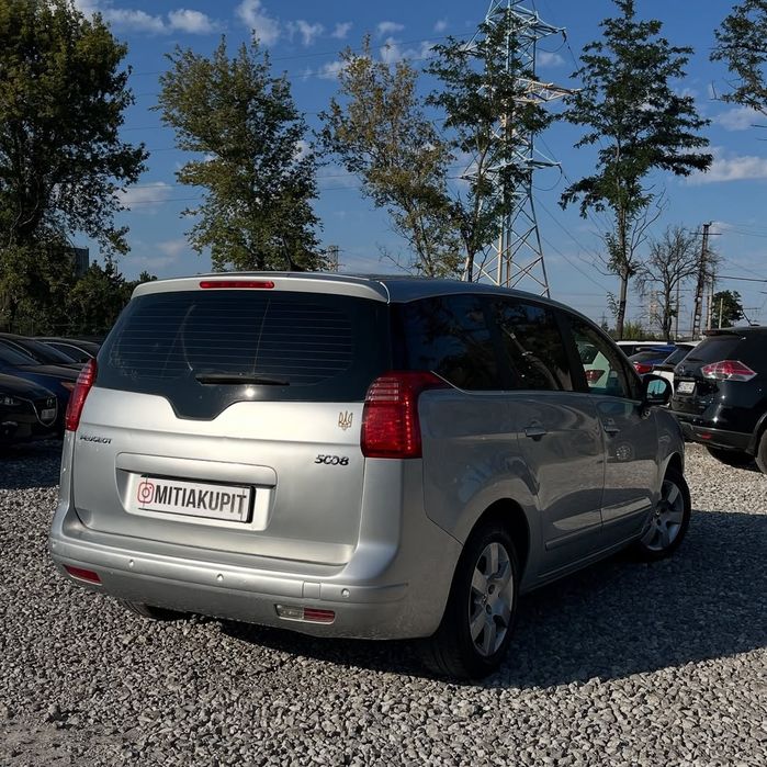 Peugeot 5008 2009 1.6 Бензин