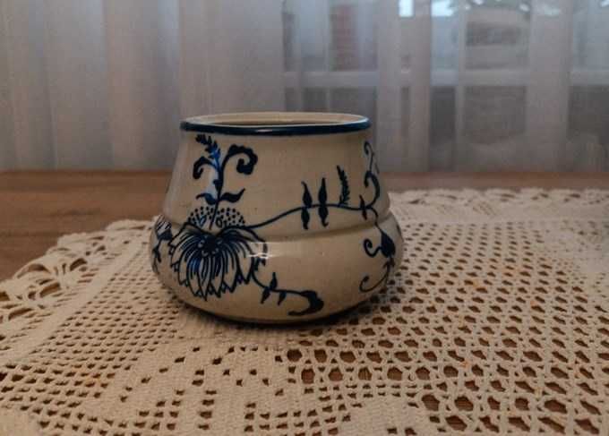 stara cukiernica z motywem roślinnym PRL