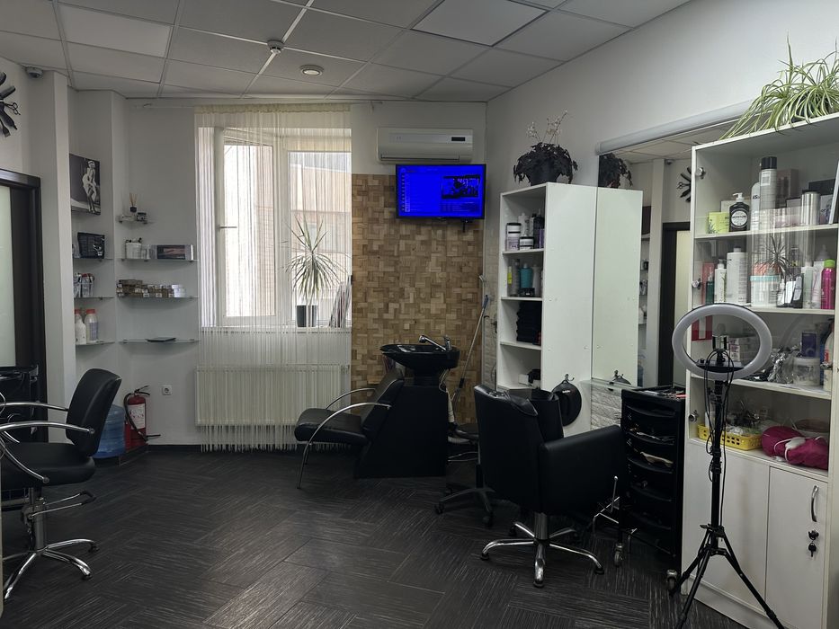 Героїв Дніпра 34, ТРАФІК, ФАСАД, МЕТРО, салон краси в ТЦ