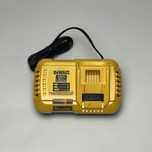 Dewalt Зарядний пристрій DCB118 220V з США