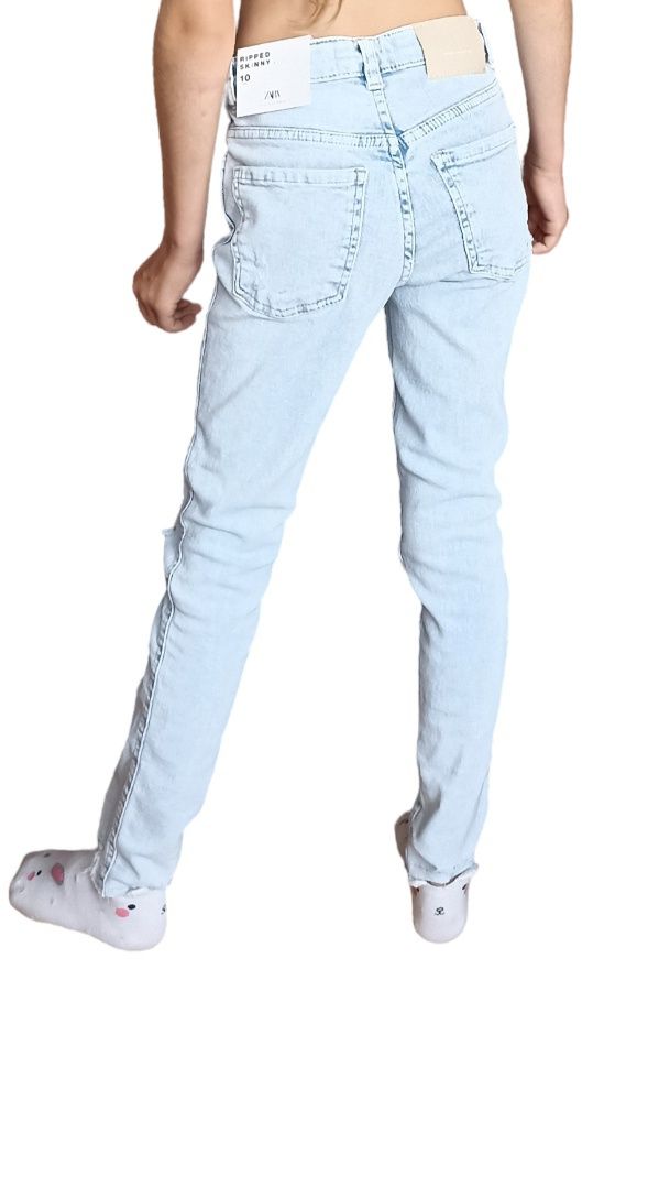 Przecudne spodnie jeans Zara zdobione przetarciami z dodatkiem lycry