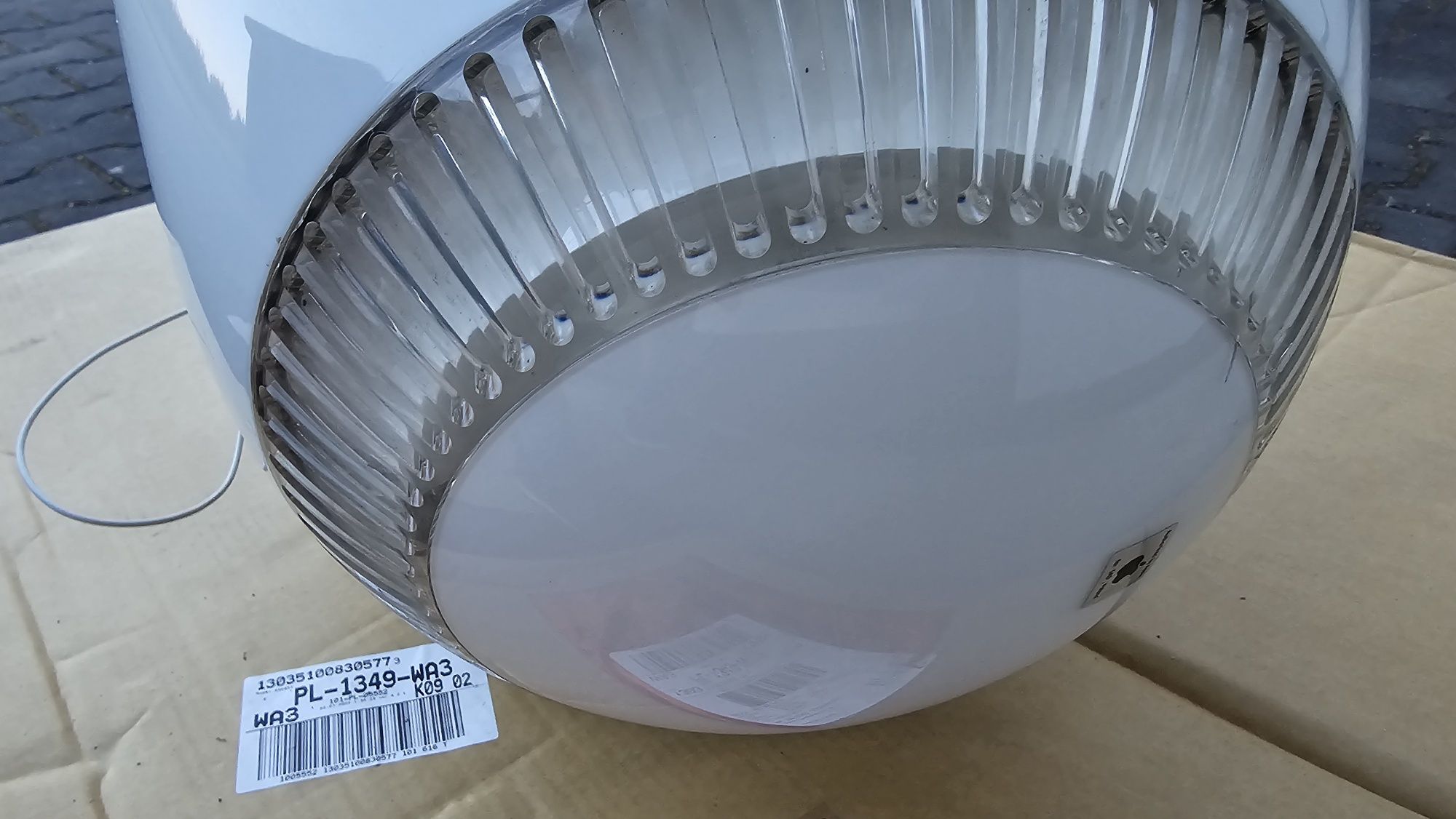 Komputer Apple EMac z myszką
