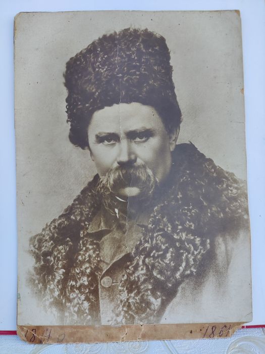 Портрет. Дореволюційний великий портрет Т.Г.Шевченка.