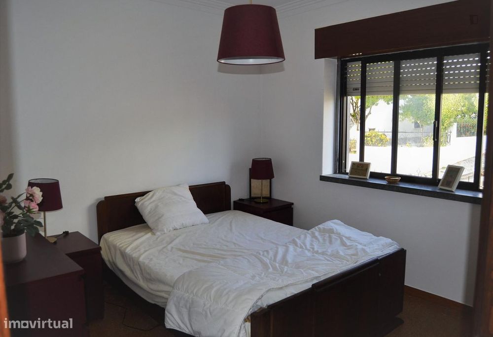 427181 - Quarto com cama de casal em casa com 6...