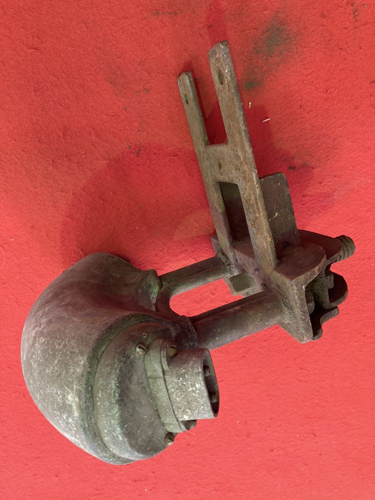 Antigo molde / ferramenta para vulcanizar pneus.