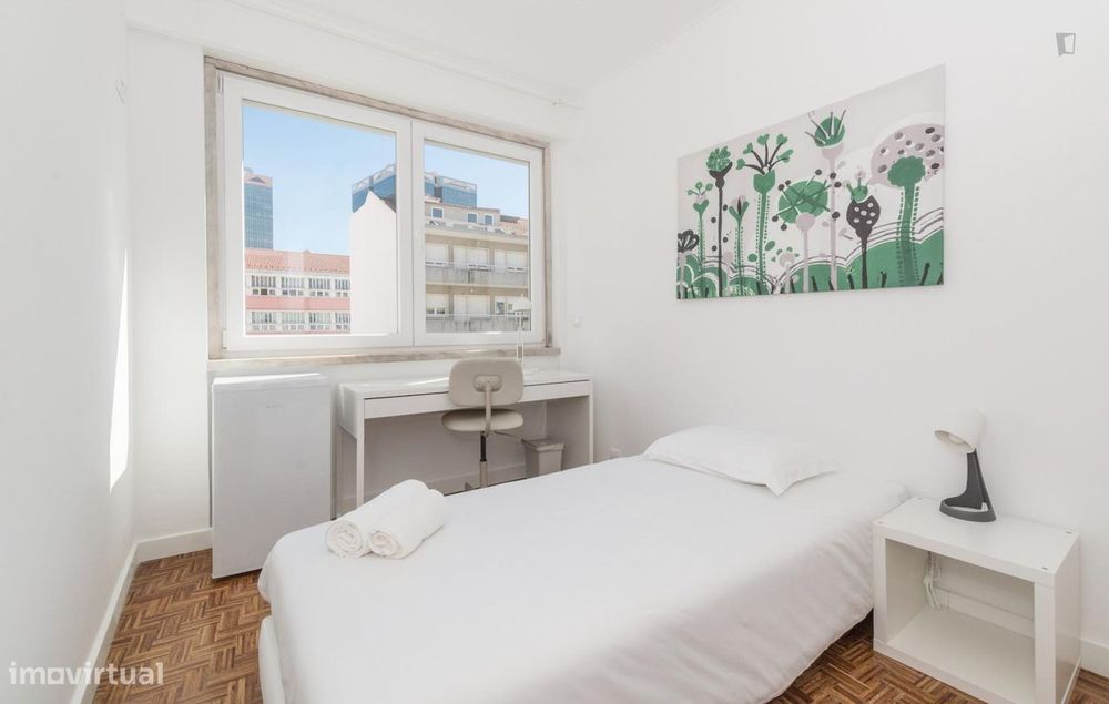427246 - Quarto com cama de solteiro, com casa...