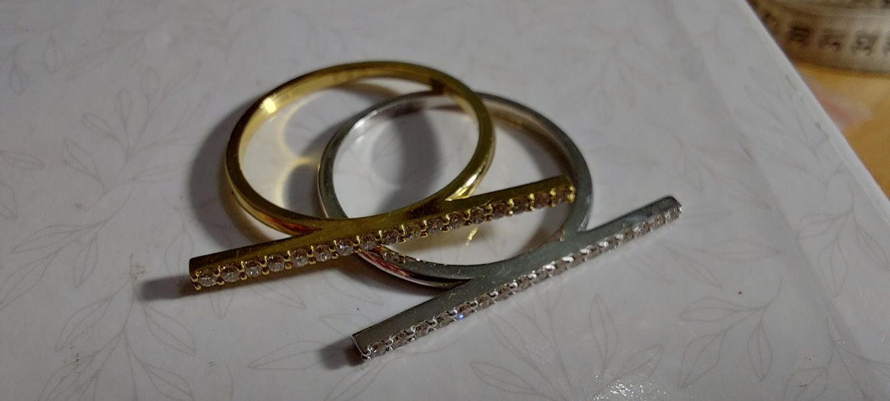 Золотое модное кольцо с бриллиантами