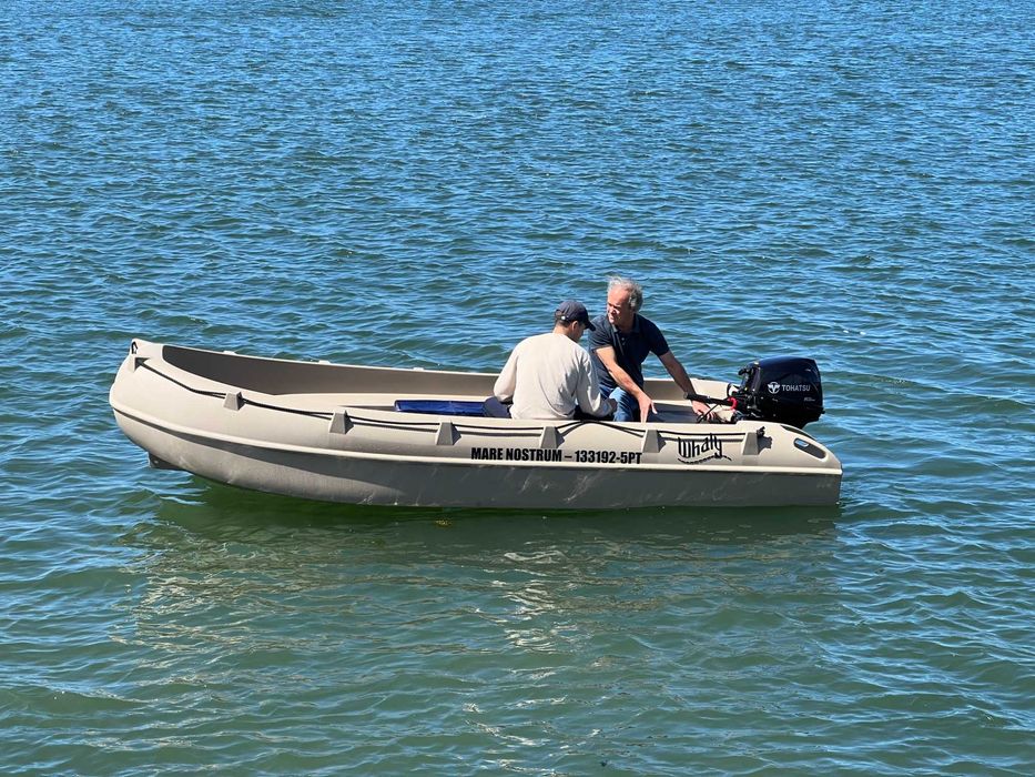 BARCO WHALY NOVO 435R EM HDPE