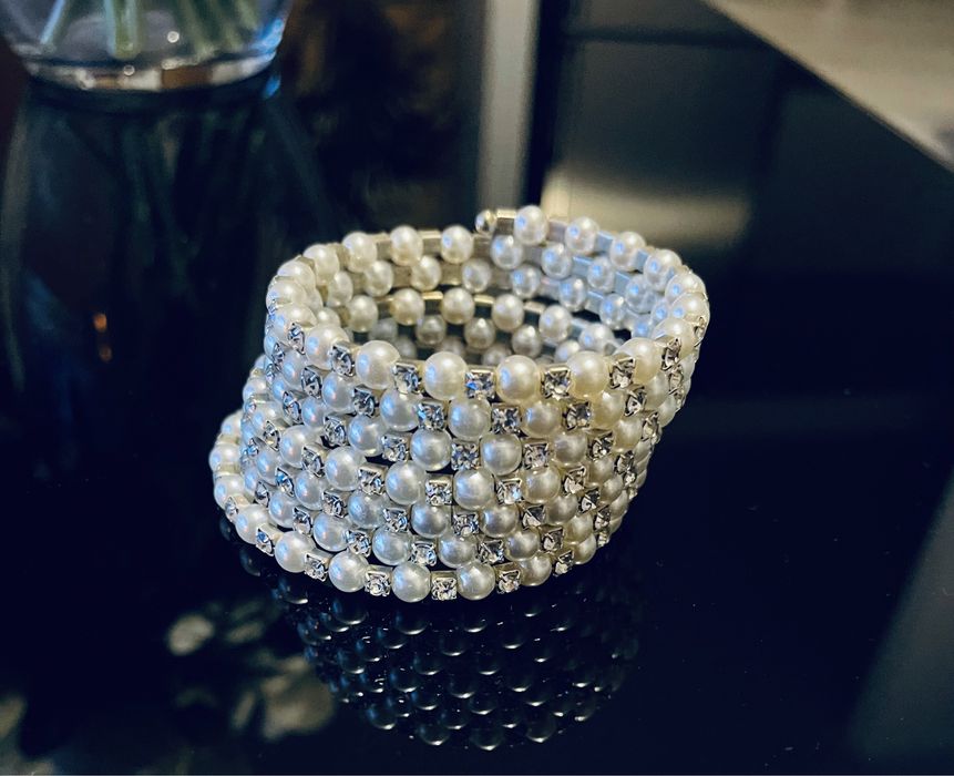 Pulseira pérolas e brilhantes