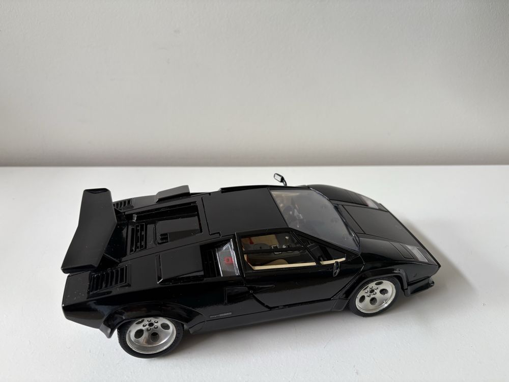 Model Lamborghini Countach 1:18 BBurago Burago (maisto welly)