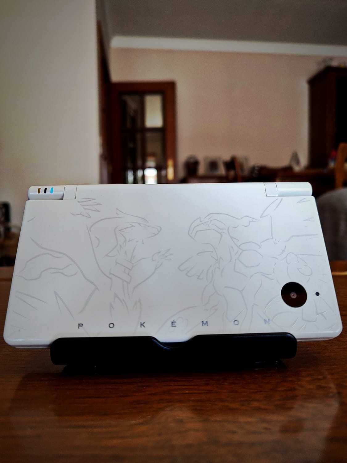 Nintendo DSi – Edição Especial Pokémon Black & White (Raro)