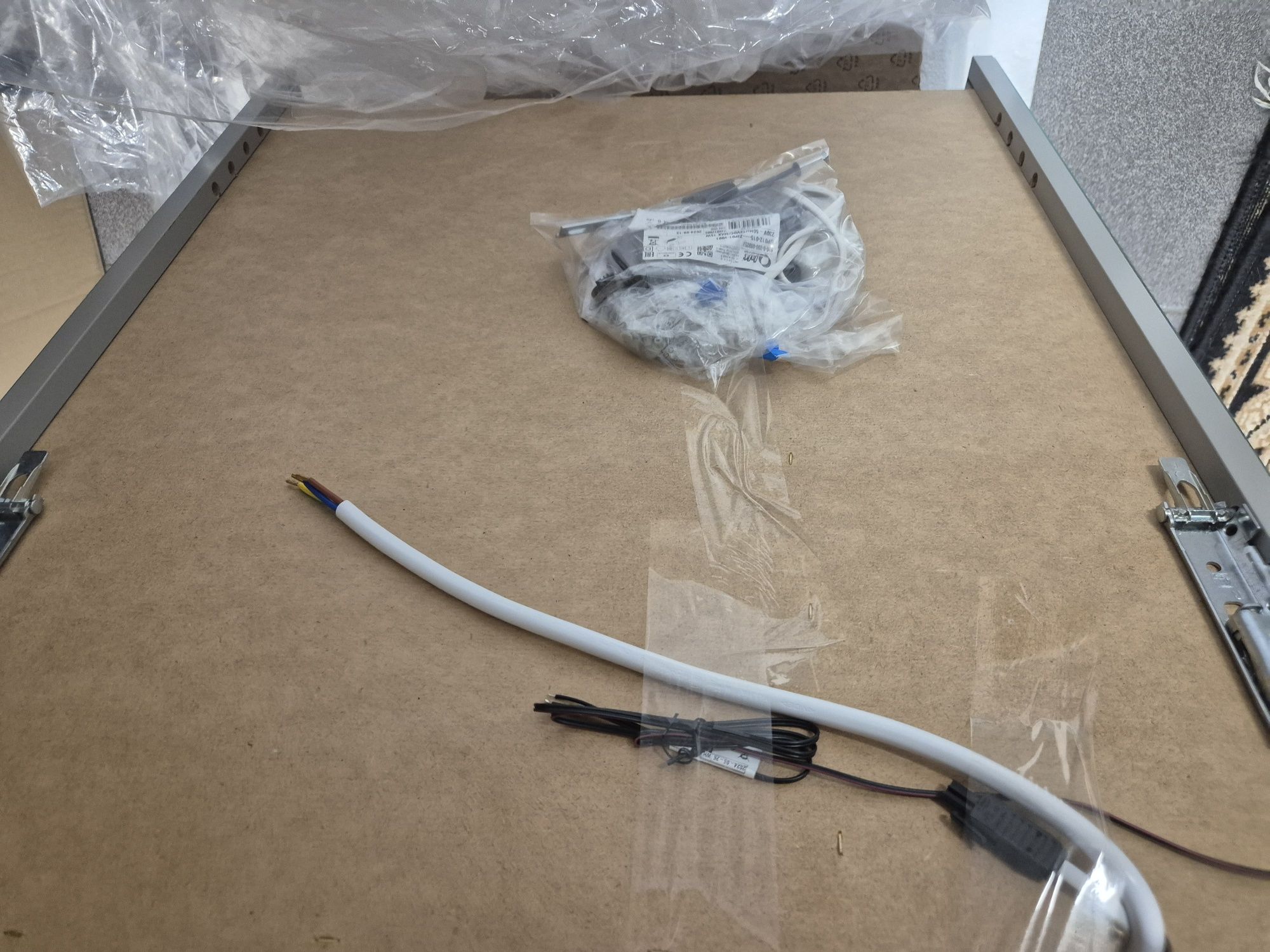 Szafka wisząca z lustrem i panelem LED 60cm Elita Special 60 2d 168924