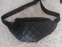 Bolsa de cintura preta xadrez acolchoada