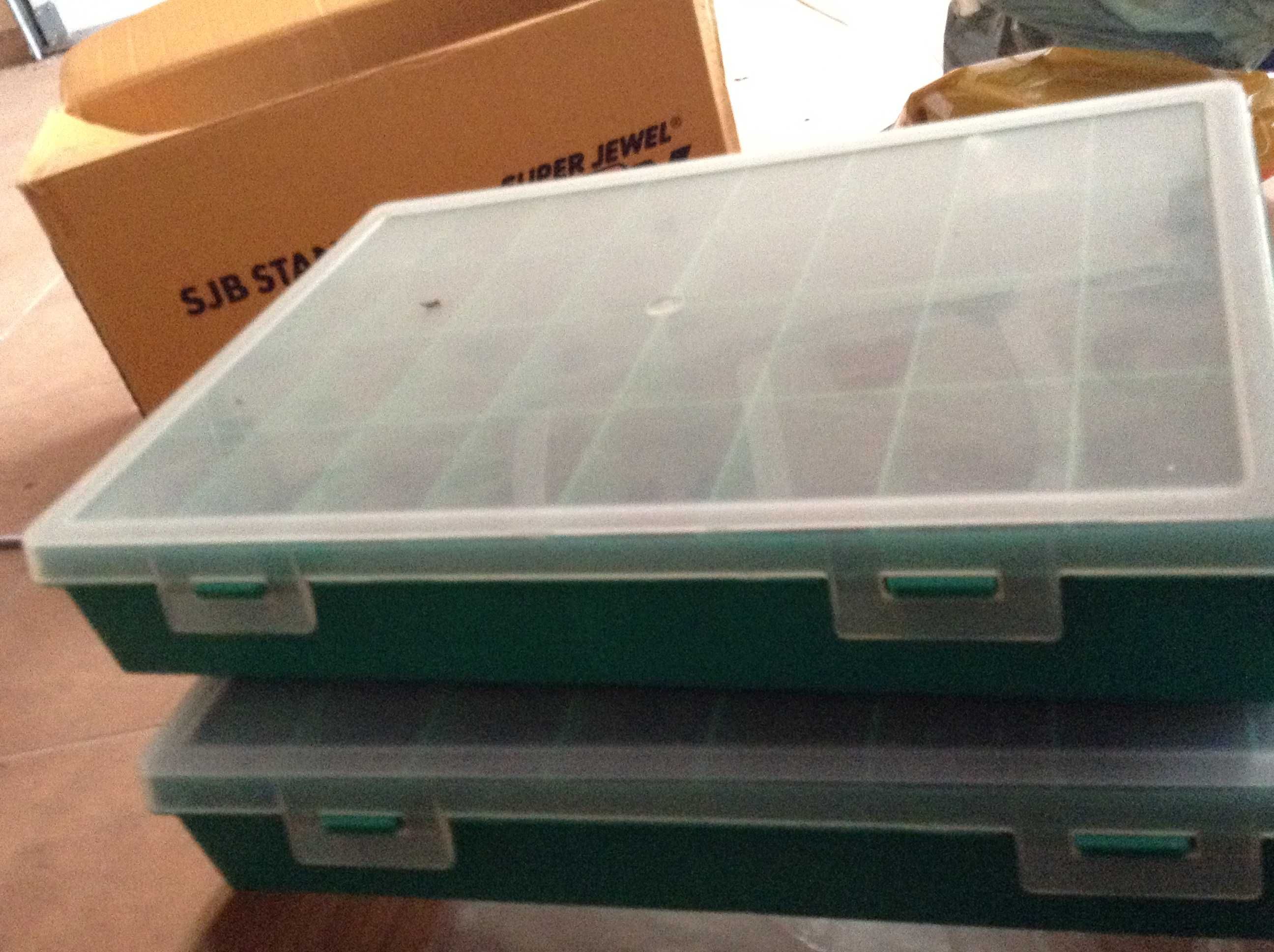 caixas organizdoras com material de bricolage