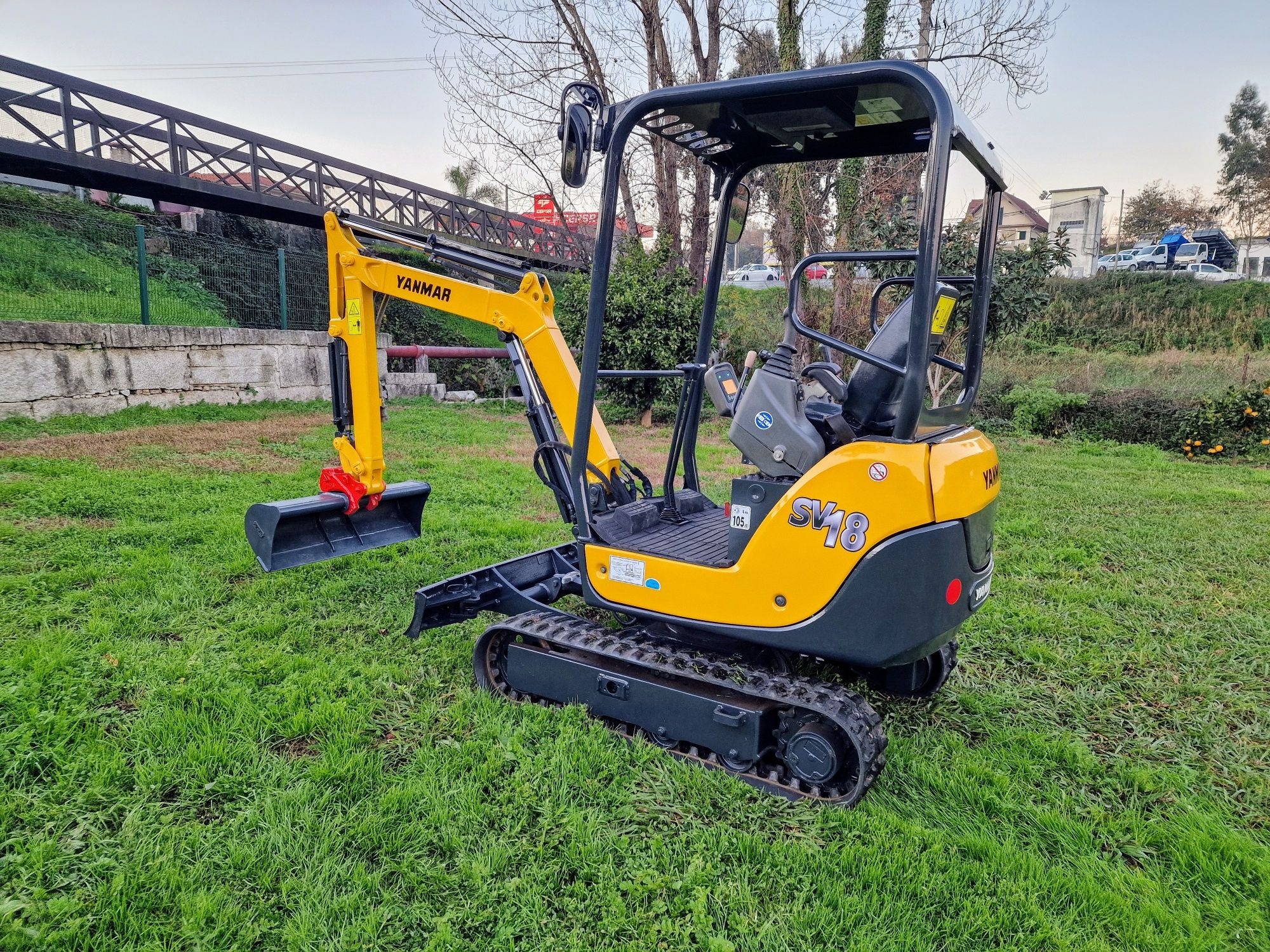 Mini escavadora yanmar 1.8 tn
