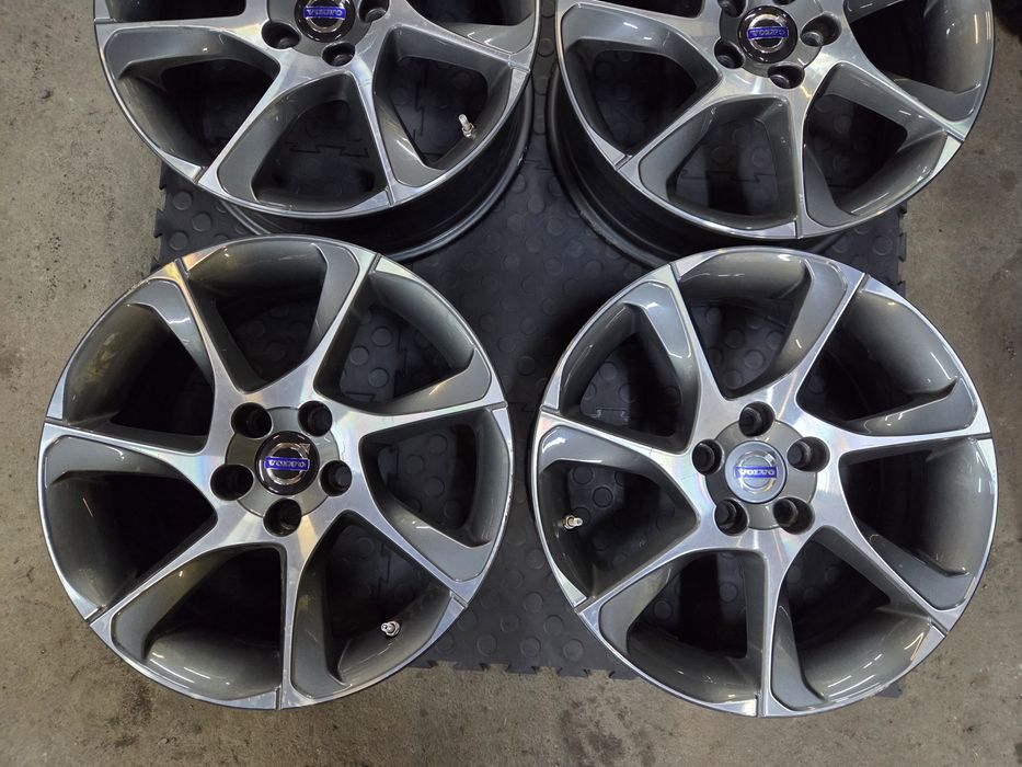 Felgi Aluminiowe 5x108 7Jx17 ET50 Volvo Ocean Race