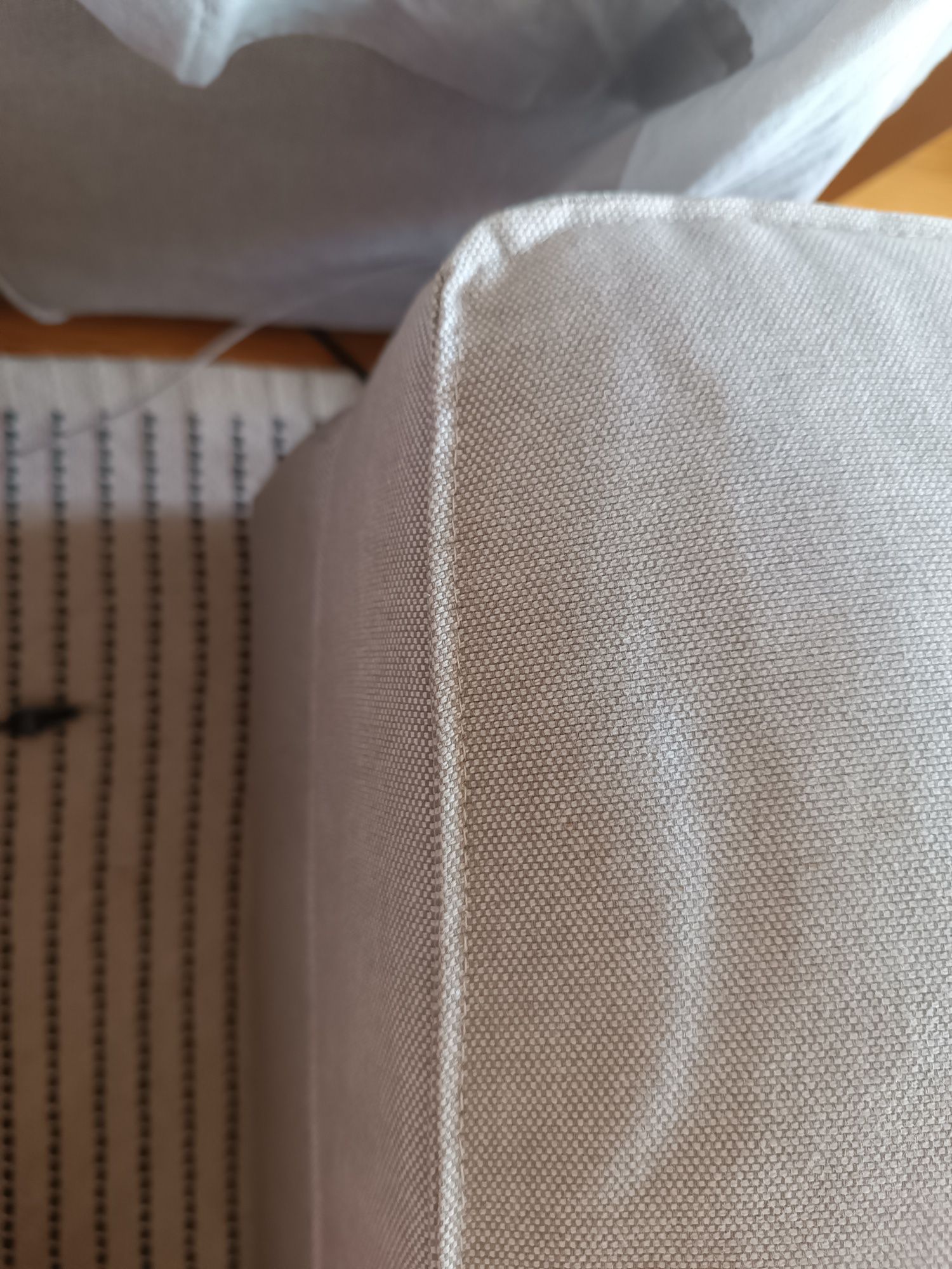 Pufe/ repousa pés Kivik da Ikea