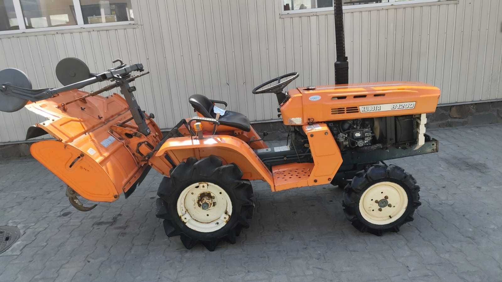 Japoński traktorek Kubota B 1200 z glebogryzarką 4x4 12 km