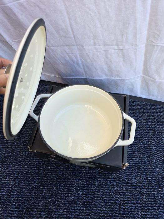 Чавунна каструля Chef Cuisine, 24см Нова

Преміальний посуд з Єв