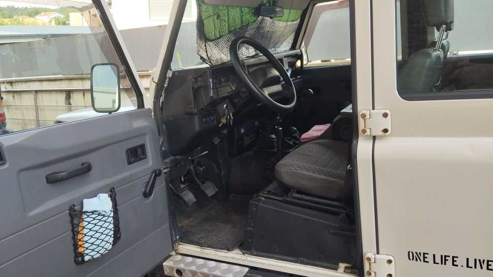 LR Defender 110 2.5 TD5 de 9 lugares