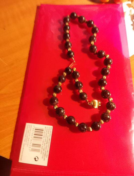 Colar de 31 pedras pretas e 45 cm comprimento lindo