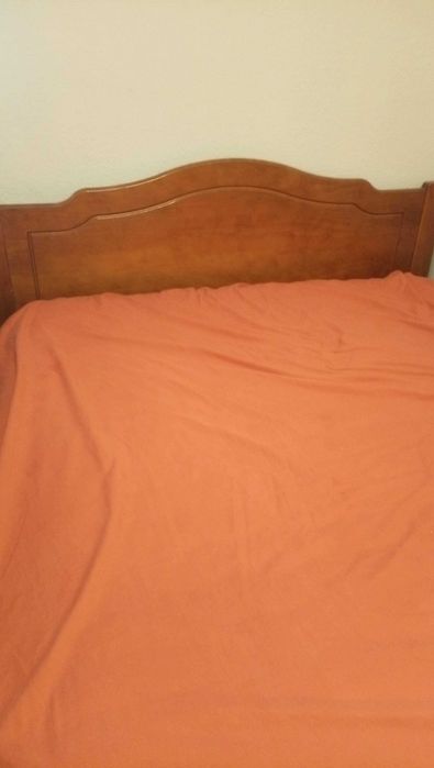 Cama de Casal completa ( estrado+ colchão)