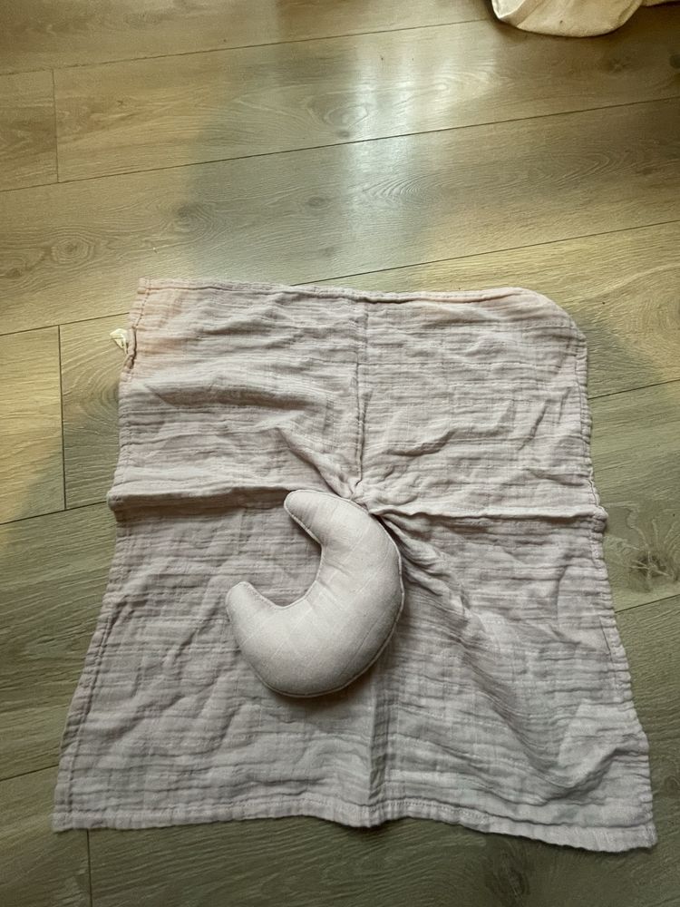 Przytulanka moon lovley primose Mushie