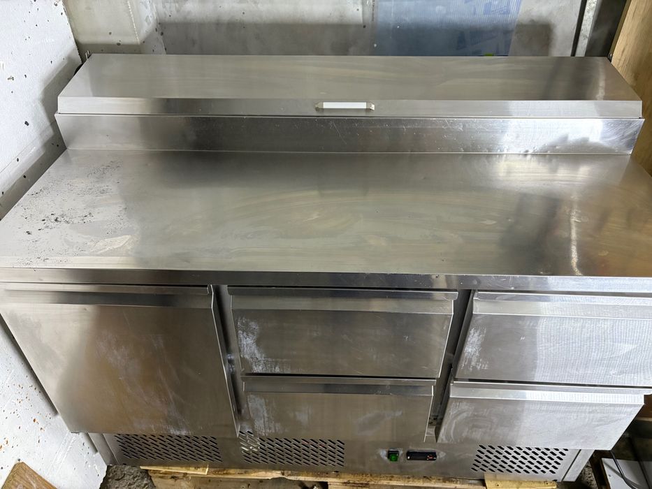 Stół chłodniczy z nadstawką