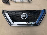 Решетка радиатора Nissan Rogue T 33 22г под камеру Ниссан Рог Т33
