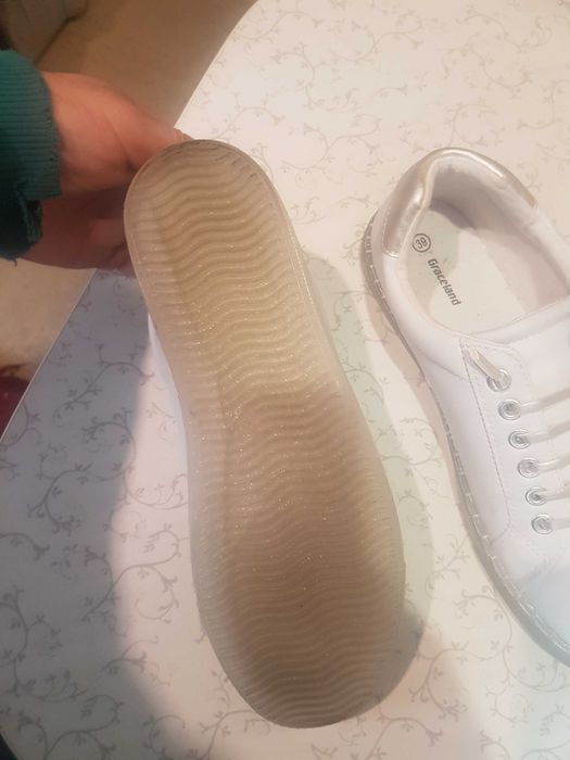 Gracekand білі б/у мокасини шкіряні.