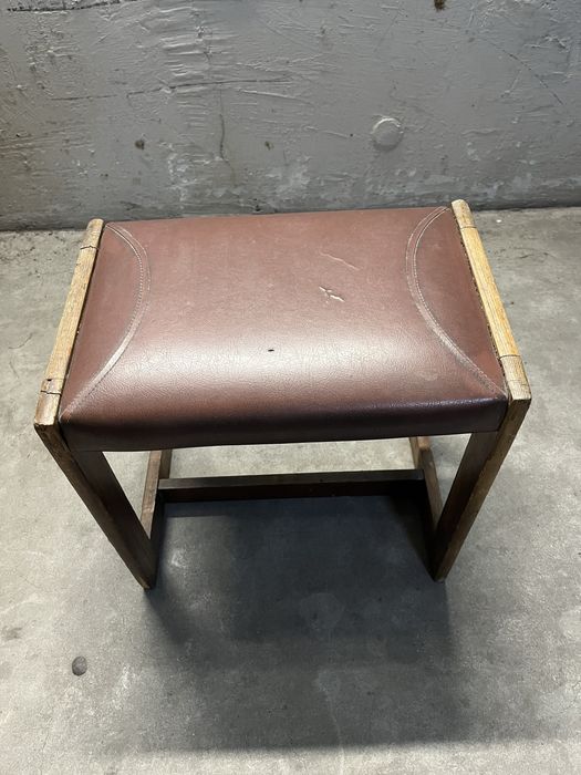 Drewniany Stoleczek z obiciem