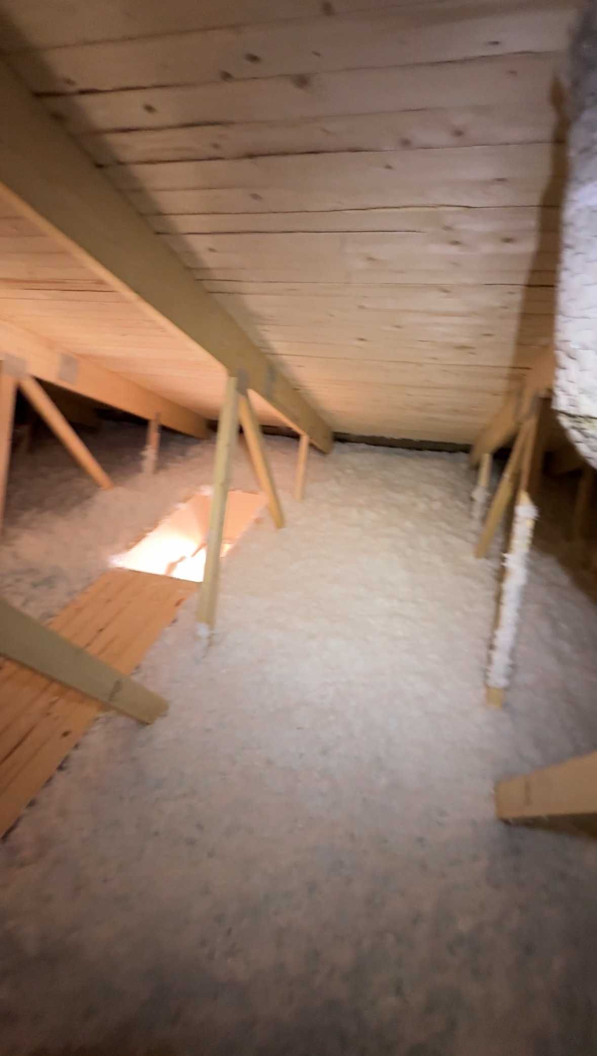 Izolacja weną mineralną układaną maszynowo, wełna, celuloza, wiązary