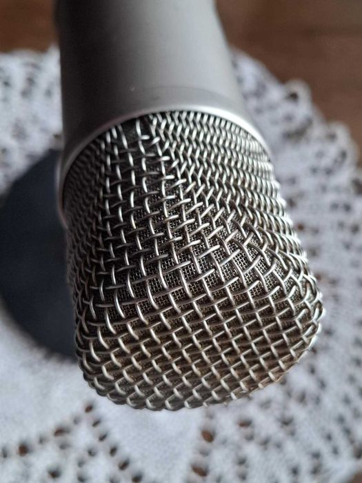 Rode Broadcaster mikrofon pojemnościowy nr 1 w rozgłośniach na świecie