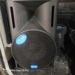colunas 2 tripés mesa de mistura um amplificador