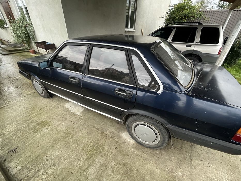 Продам    Audi    80