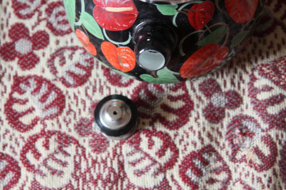 Продам сталевий емальований чайник