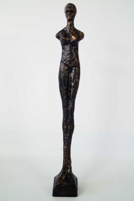 Modernistyczna rzeźba żeliwna figura POSTAĆ BEZ RĄK 1