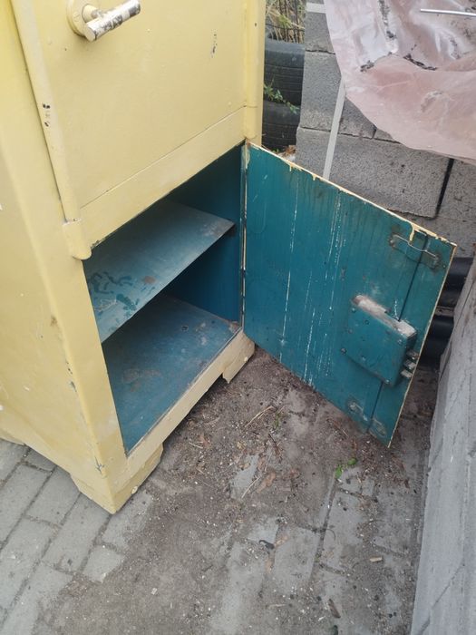 Продам сейф на два віділення