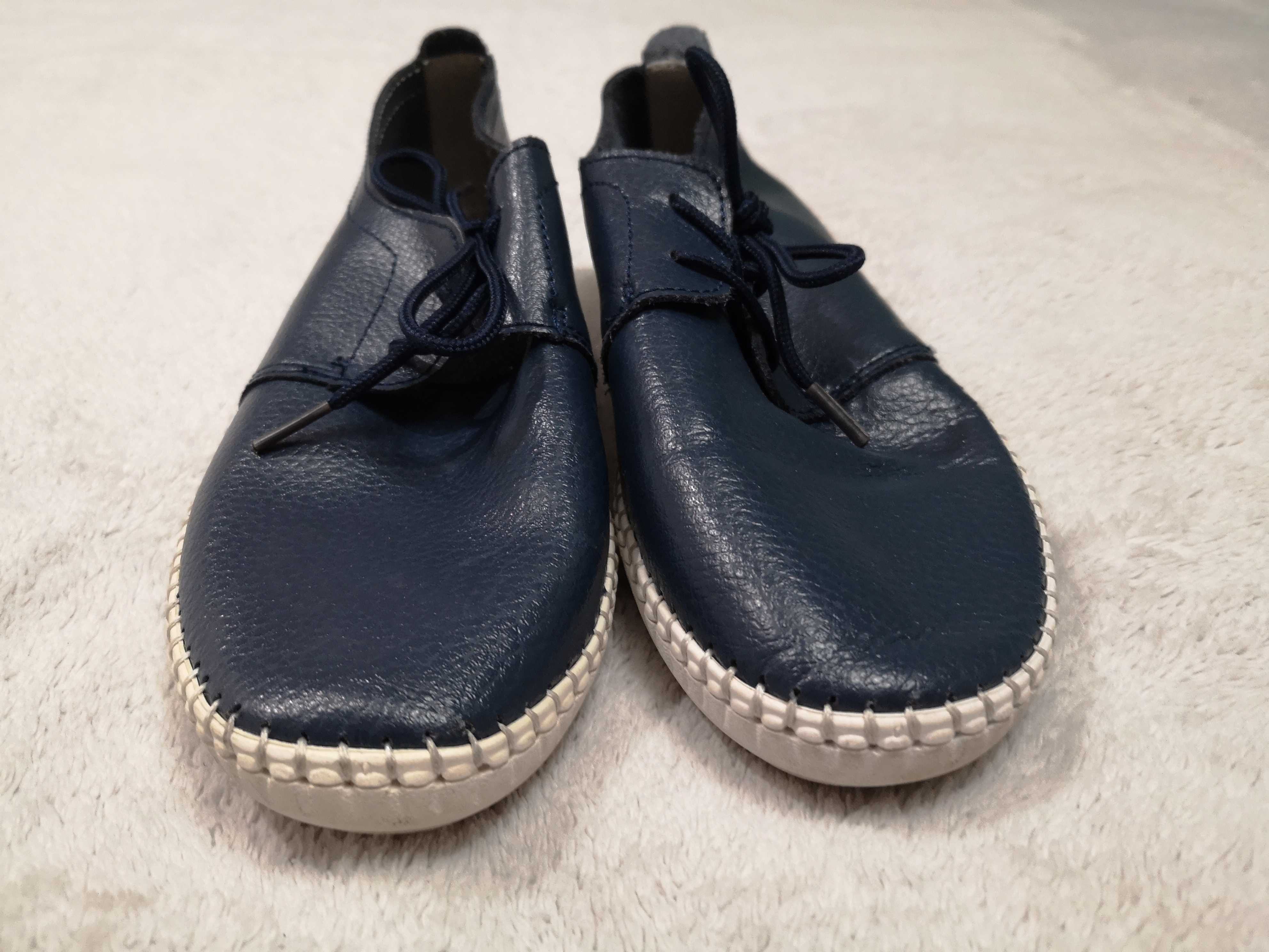 Granatowe eleganckie skórzane wiązane buty Comfort Line by Vinoeza 36