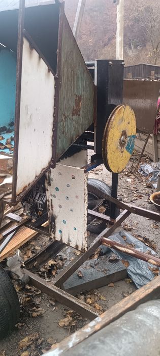 Продам подрібнювач гілок мотор дизельний 15 кінських сил