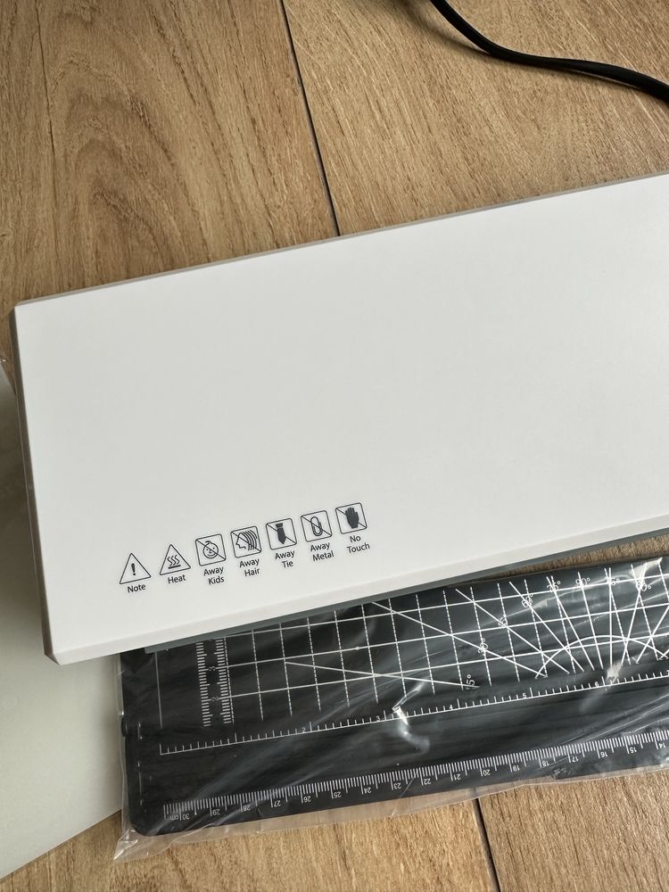 Laminarka laminator