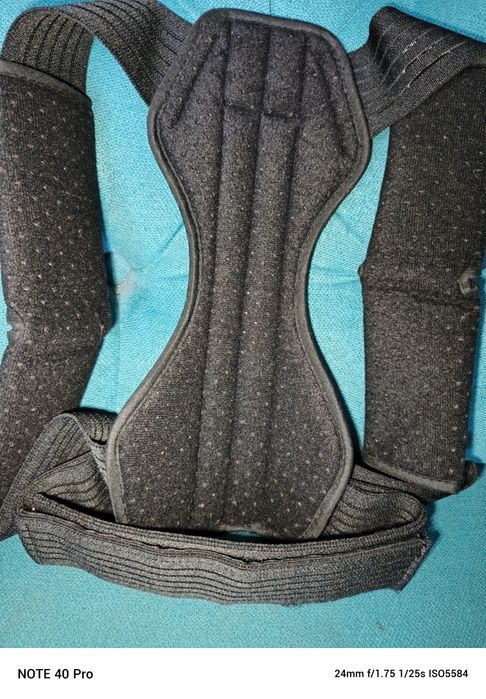 Korektor postawy pleców L stabilizator Novo Bramce pajączek