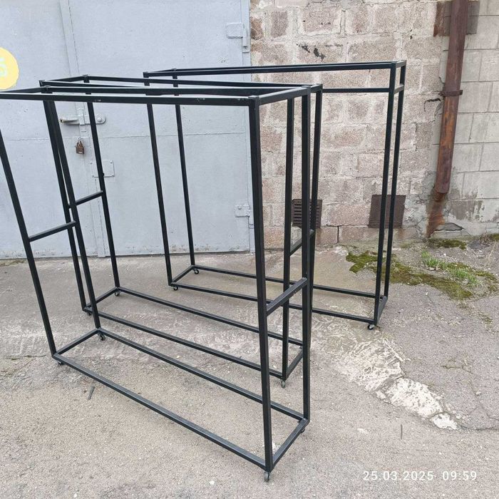 Продам Стійки - вітринні для розвішування одягу та інших товарів