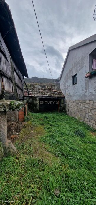 Casa/Arrecadação em Pedra com Espigueiro - Lazarim,Lamego
