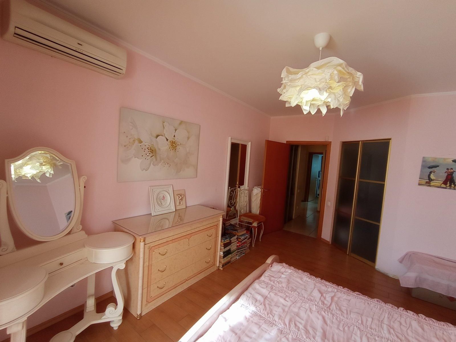 Продам 3- ком. ул. Маршала Говорова в р-не парка Победы(995-959)