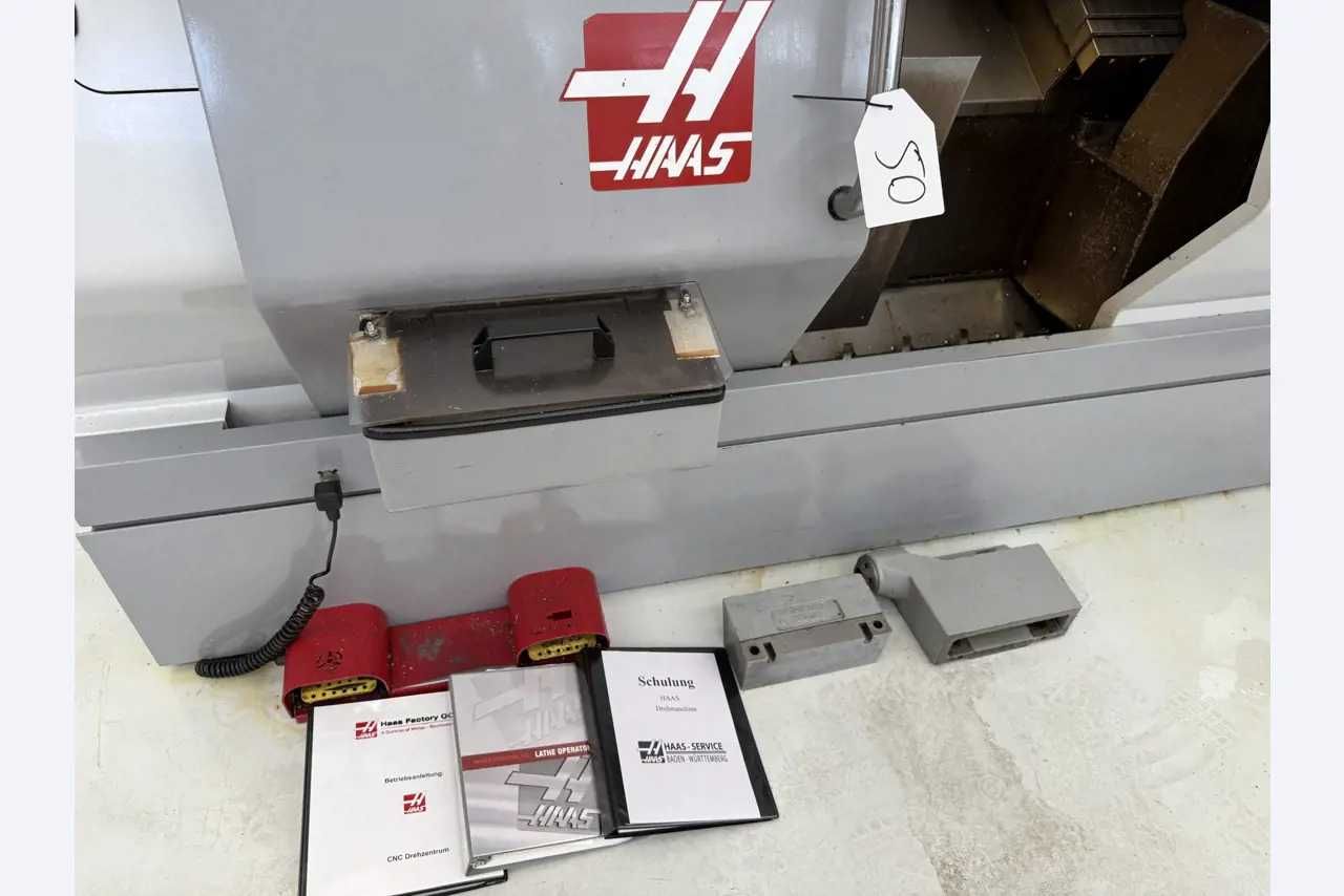 Токарний верстат з ЧПУ Haas SL20, верстатне оснащення в комплекті.
