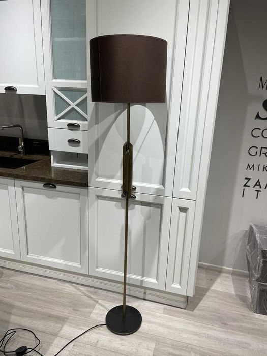 Продам люстры и торшеры ,полки с подсветкой производства Италия